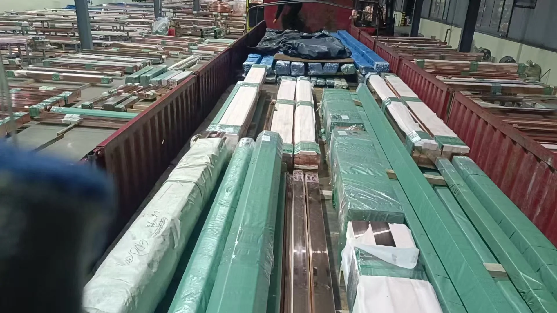 Junkai Copper Container loading photo 3